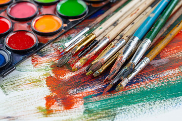 Obraz premium Paint brushes and paints for drawing.