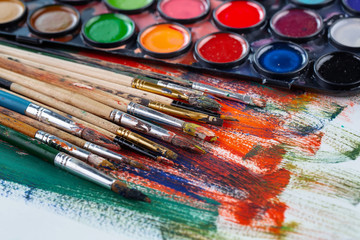 Obraz premium Paint brushes and paints for drawing.