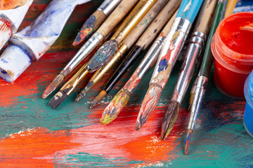 Obraz premium Paint brushes and paints for drawing.