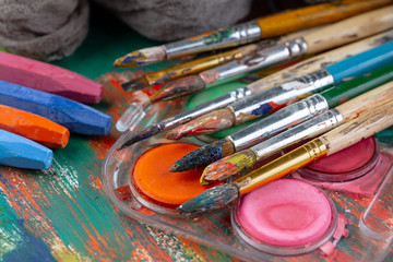 Obraz premium Paint brushes and paints for drawing.