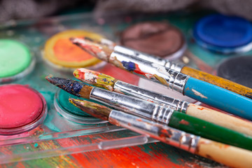 Obraz premium Paint brushes and paints for drawing.