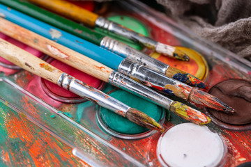 Obraz premium Paint brushes and paints for drawing.