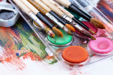 Obraz premium Paint brushes and paints for drawing.