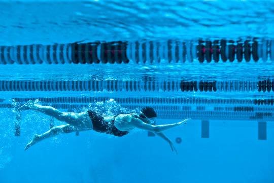 Female swimmer swimming the front crawl.