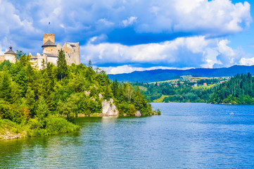 Fototapeta na wymiar Landscape of the Niedzica Castle over the river, Poland