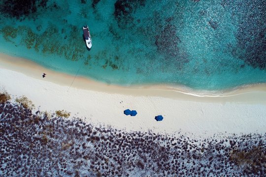 Los Roques, Caribbean Sea, Venezuela: Vacation, travel, resort, peace, tranquility. Tropical travel. Deserted beach. Travel destination. Tourism point. Postal card. Paradisiac beach.