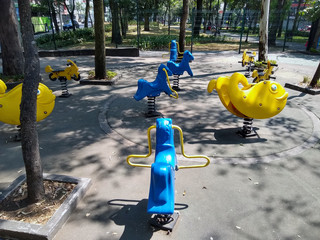 Recuperando los espacios públicos, para diferentes propósitos como áreas infantiles. Camellón de Barranca en la Ciudad de México. 