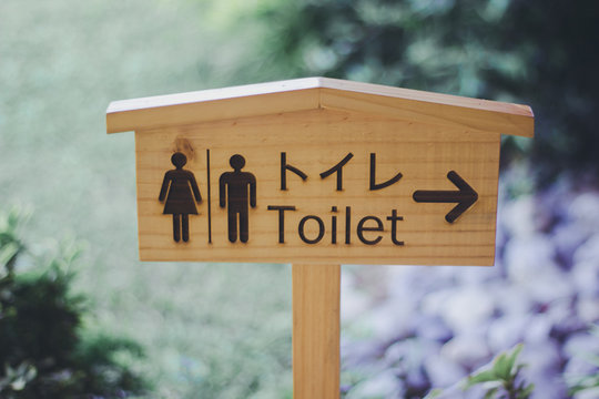 Signpost to the bathroom