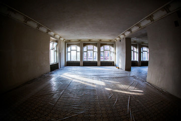 Fototapeta premium The spacious interior of the old mansion during the restoration work.