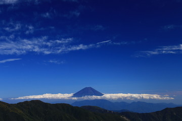 南アルプス塩見岳山頂への道　烏帽子岳山頂からの富士山