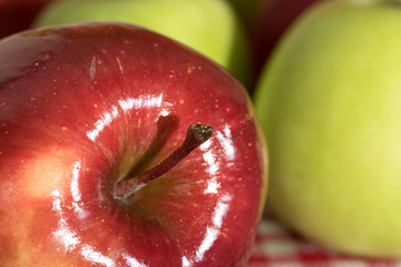 Nahaufnahme vom frischen Apfel