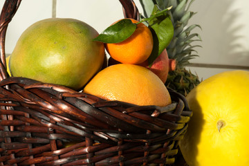 Frische Früchte in einem Korb