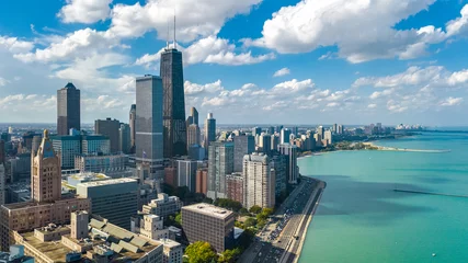 Fotobehang Chicago skyline luchtfoto drone uitzicht van bovenaf, stad Chicago downtown wolkenkrabbers en Lake Michigan stadsgezicht, Illinois, USA © Iuliia Sokolovska