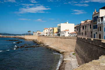 Fototapeta na wymiar Ortsansicht von Alghero auf Sardinien, Italien
