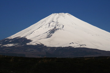 富士山麓裾野市　茅場の野焼きと富士山