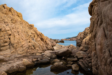 Fototapeta na wymiar Felesküste an der Costa Paradiso auf Sardinien, Italien