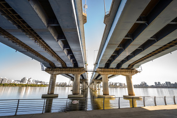 Naklejka premium Han river with Mapogyo Bridge at Yeouido Hangang Park in Seoul, Korea..