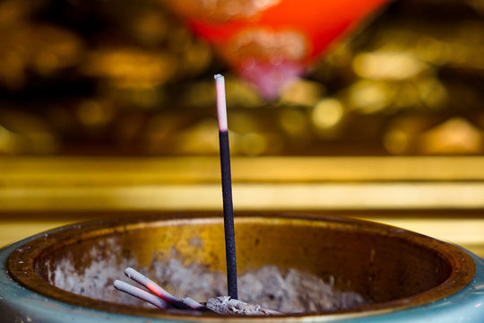  Incense stick in Buddhist altar. 仏壇の線香