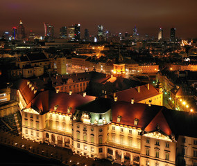 Plakaty  Widok z lotu ptaka na zamek królewski na starym mieście w nocy, Warszawa, Polska