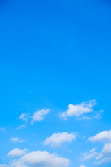 【写真素材】 青空　空　雲　飛行機雲　冬の空　背景　背景素材　1月　コピースペース