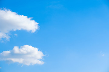 【写真素材】 青空　空　雲　飛行機雲　冬の空　背景　背景素材　1月　コピースペース