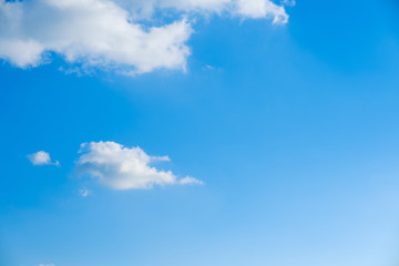 【写真素材】 青空　空　雲　飛行機雲　冬の空　背景　背景素材　1月　コピースペース