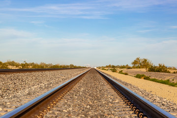 Obraz premium Railroad tracks in the Californian desert near the town of Glamis