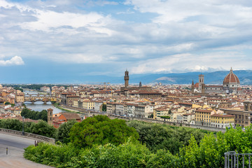 Fototapeta na wymiar Panaromic view of Florence with Palazzo Vecchio, Ponte Vecchio and Duomo viewed from Piazzale Michelangelo (Michelangelo Square)