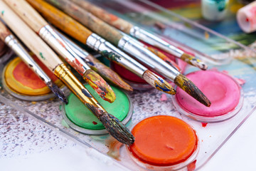 Obraz premium Paint brushes and paints for drawing.