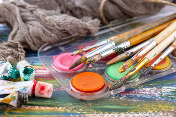 Obraz premium Paint brushes and paints for drawing.