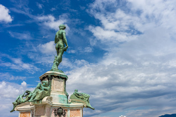 Obraz premium The statue of Michelangelo David at Piazzale Michelangelo (Michelangelo Square) in Florence, Italy