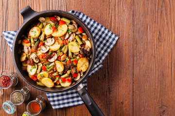 Fried pan vegetables, with mushrooms and dried tomatoes. Seasoned with a mix of herbs.