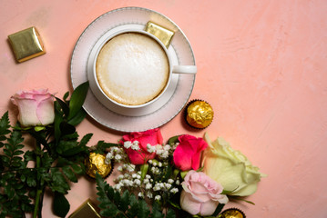 Obraz na płótnie Canvas Cup of coffee with flowers on pink