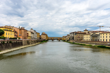 Obraz premium The Ponte Vecchio over the Arno River in Florence, Italy