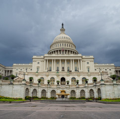 Obraz premium Washington DC, District of Columbia [United States US Capitol Building, shady cloudy weather before raining, faling dusk, ]