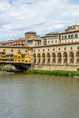 Obraz premium The Ponte Vecchio over the Arno River in Florence, Italy