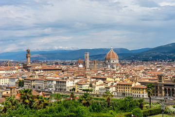 Fototapeta premium Panaromic view of Florence with Palazzo Vecchio and Duomo viewed from Piazzale Michelangelo (Michelangelo Square)