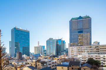 Fototapeta na wymiar 新旧の建物か混在する東京の街並み
