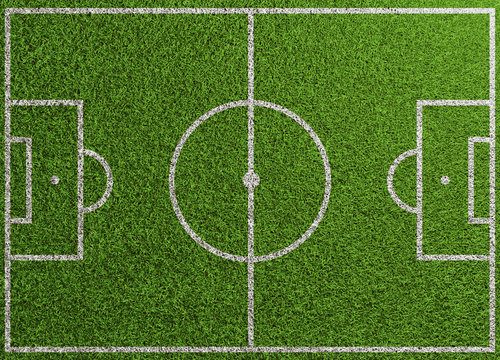 Fußballfeld von oben mit Linien auf Gras