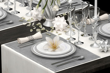 Table setting with a bouquet of flowers in a vase