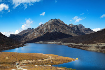 The beautiful lake and its reflection at Sela Pass in Arunachal Pradesh - 253545085