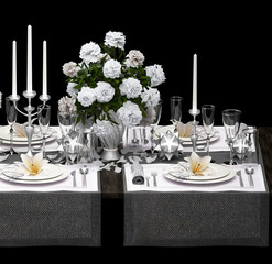 Table setting with a bouquet of flowers in a vase