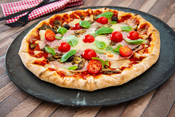 Pizza Mozzarella, Ham chiffonade and Sliced ​​Mushrooms