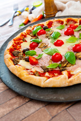 Pizza Mozzarella, Ham chiffonade and Sliced ​​Mushrooms
