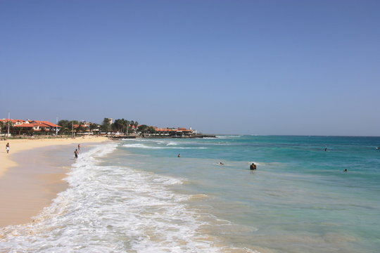 Strand und Meer in Santa Maria, Kapverdische Inseln 