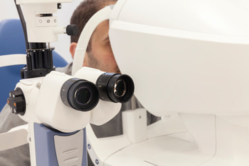 ophthalmologist inspects diopter