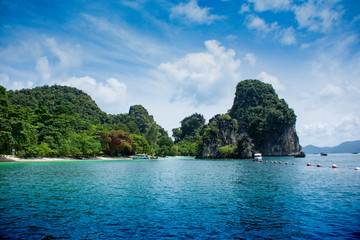Obraz premium Beach of Andaman sea located at Krabi near Phuket, Thailand 