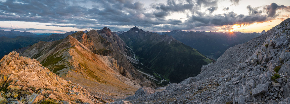 Sonnenuntergang &uuml;ber dem Alpenhauptkamm, Stubaier Alpen