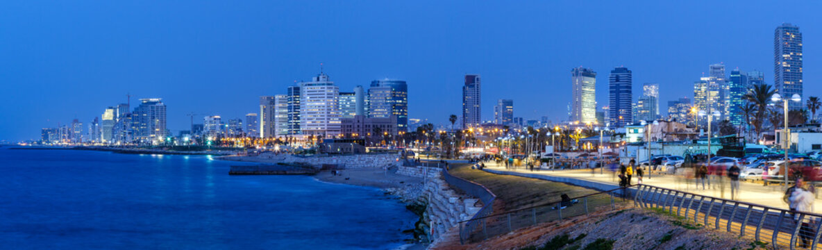 Tel Aviv Skyline Panorama Israel blaue Stunde Nacht nachts Stadt Meer Hochhäuser