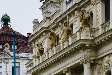 Fototapeta na wymiar Sculptures on the facade of the building